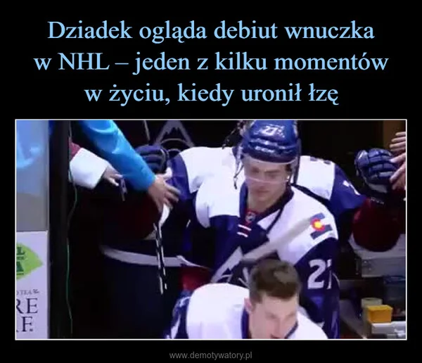 
    Dziadek ogląda debiut wnuczka w NHL – jeden z kilku momentów w życiu, kiedy uronił łzę