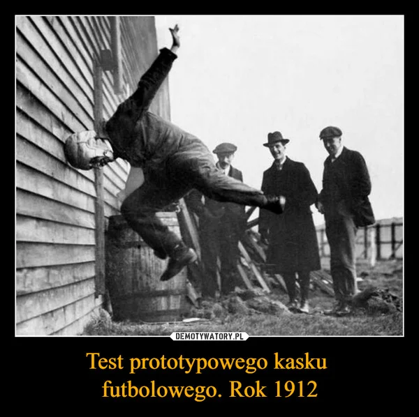 
    Test prototypowego kasku futbolowego. Rok 1912
