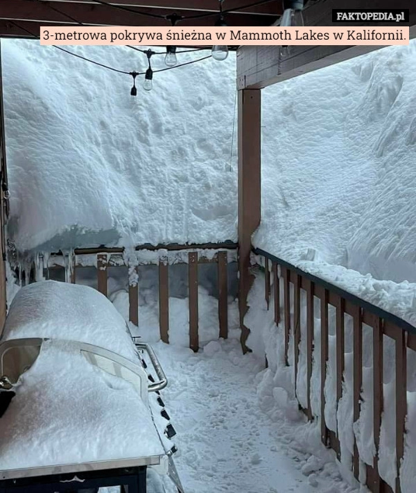 
    3-metrowa pokrywa śnieżna w Mammoth Lakes w Kalifornii.