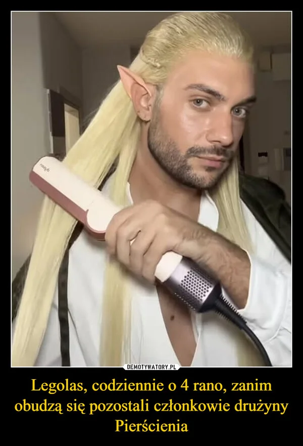
    Legolas, codziennie o 4 rano, zanim obudzą się pozostali członkowie drużyny Pierścienia