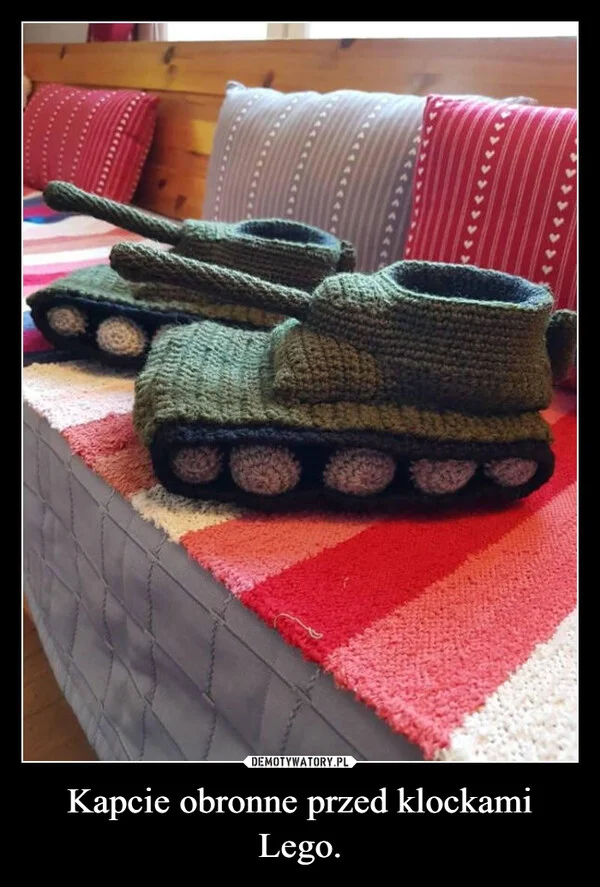 
    Kapcie obronne przed klockami Lego.
