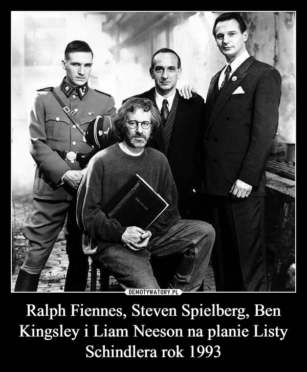 
    Ralph Fiennes, Steven Spielberg, Ben Kingsley i Liam Neeson na planie Listy Schindlera rok 1993 