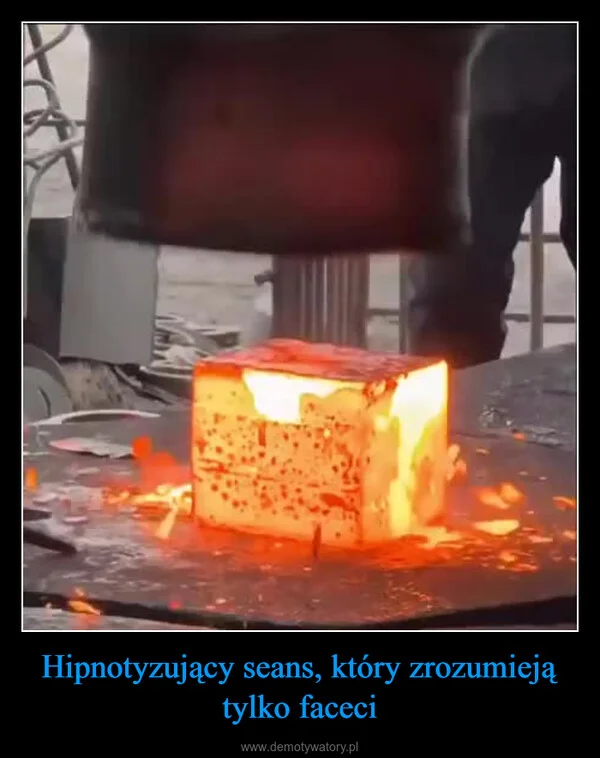 
    Hipnotyzujący seans, który zrozumieją tylko faceci