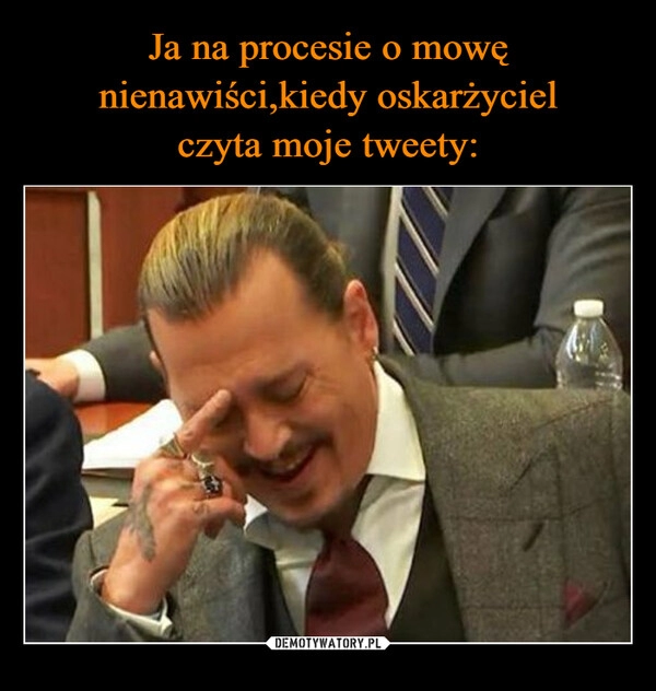 
    Ja na procesie o mowę nienawiści,kiedy oskarżyciel
czyta moje tweety: