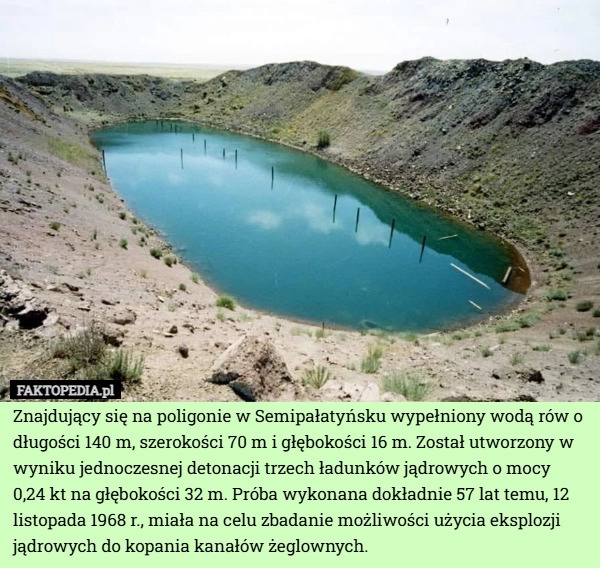 
    Znajdujący się na poligonie w Semipałatyńsku wypełniony wodą rów o długości