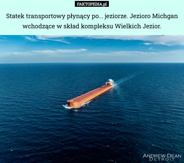 
    Statek transportowy płynący po... jeziorze. Jezioro Michgan wchodzące w