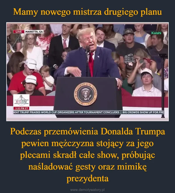 
    Mamy nowego mistrza drugiego planu Podczas przemówienia Donalda Trumpa pewien mężczyzna stojący za jego plecami skradł całe show, próbując naśladować gesty oraz mimikę prezydenta