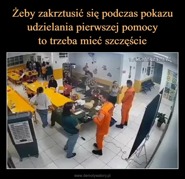 
    Żeby zakrztusić się podczas pokazu udzielania pierwszej pomocy to trzeba mieć szczęście