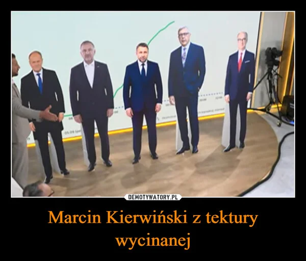 Marcin Kierwiński z tektury wycinanej