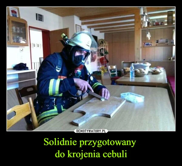 
    Solidnie przygotowany do krojenia cebuli
