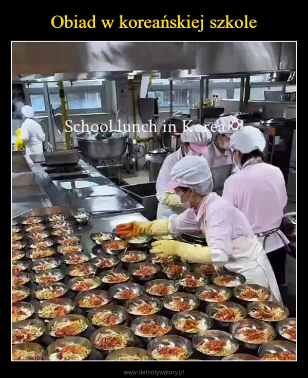 
    Obiad w koreańskiej szkole