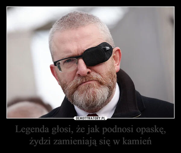 
    Legenda głosi, że jak podnosi opaskę, żydzi zamieniają się w kamień