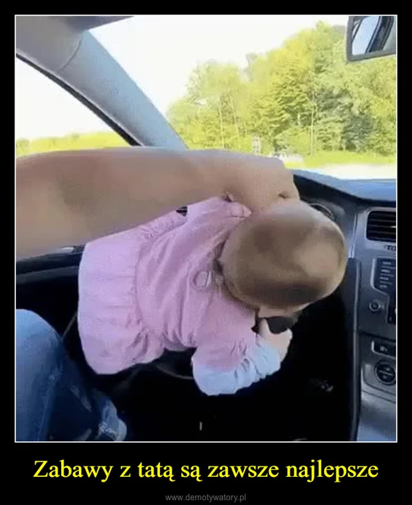 
    Zabawy z tatą są zawsze najlepsze