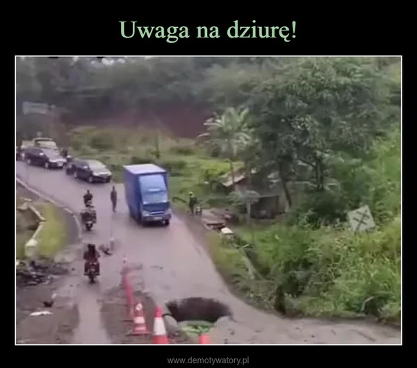 
    Uwaga na dziurę!