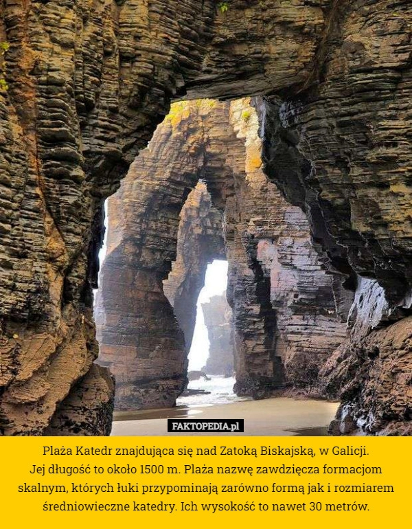 
    Plaża Katedr znajdująca się nad Zatoką Biskajską, w Galicji.
 Jej długość