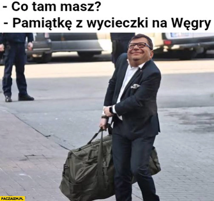 
    Stonoga z torbą co tam masz? Pamiątkę z wycieczki na Węgry