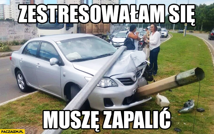 
    Zestresowałam się, muszę zapalić Toyota Corolla z papierosem