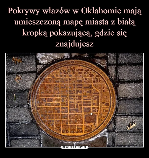 
    
Pokrywy włazów w Oklahomie mają umieszczoną mapę miasta z białą kropką pokazującą, gdzie się znajdujesz 