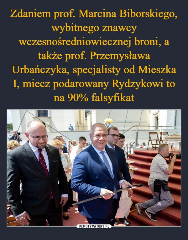 
    Zdaniem prof. Marcina Biborskiego, wybitnego znawcy wczesnośredniowiecznej broni, a także prof. Przemysława Urbańczyka, specjalisty od Mieszka I, miecz podarowany Rydzykowi to na 90% falsyfikat