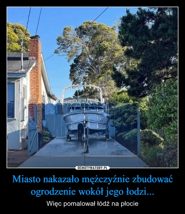 
    Miasto nakazało mężczyźnie zbudować ogrodzenie wokół jego łodzi...