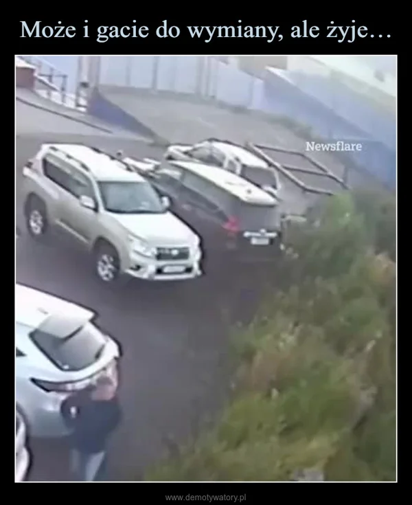 
    Może i gacie do wymiany, ale żyje…
