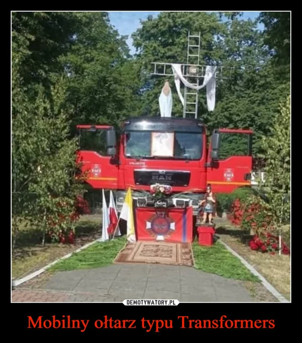 
    Mobilny ołtarz typu Transformers