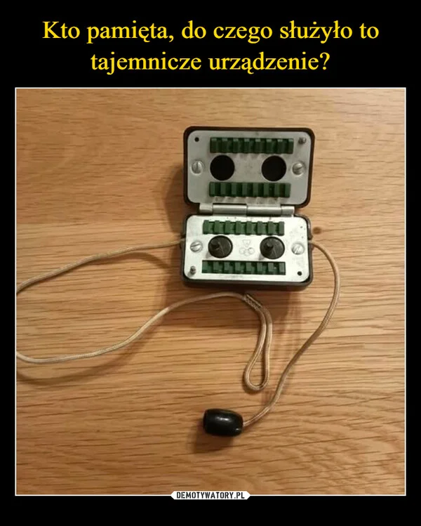 
    Kto pamięta, do czego służyło to tajemnicze urządzenie?