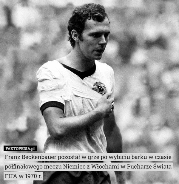 
    Franz Beckenbauer pozostał w grze po wybiciu barku w czasie półfinałowego