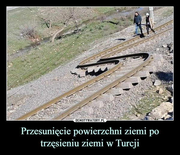 
    Przesunięcie powierzchni ziemi po trzęsieniu ziemi w Turcji