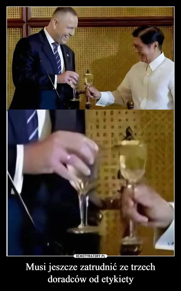 
    Musi jeszcze zatrudnić ze trzech doradców od etykiety