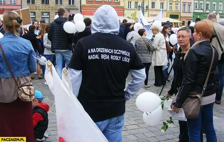 
    A na drzewach oczywiście nadal będą rosły liście koszulka napis na koszulce