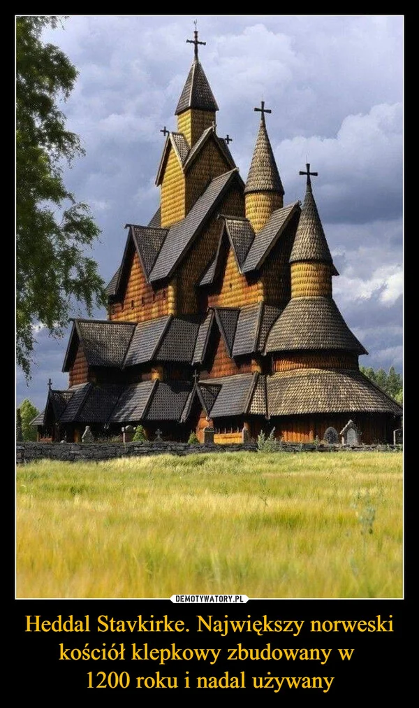 
    Heddal Stavkirke. Największy norweski kościół klepkowy zbudowany w 1200 roku i nadal używany