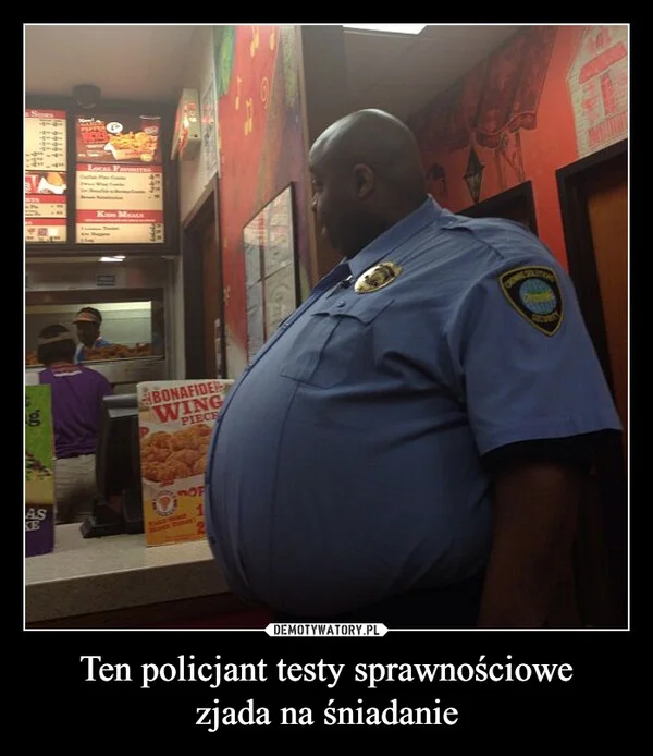 
    Ten policjant testy sprawnościowe zjada na śniadanie