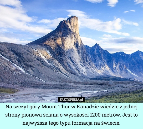 
    Na szczyt góry Mount Thor w Kanadzie wiedzie z jednej strony pionowa ściana