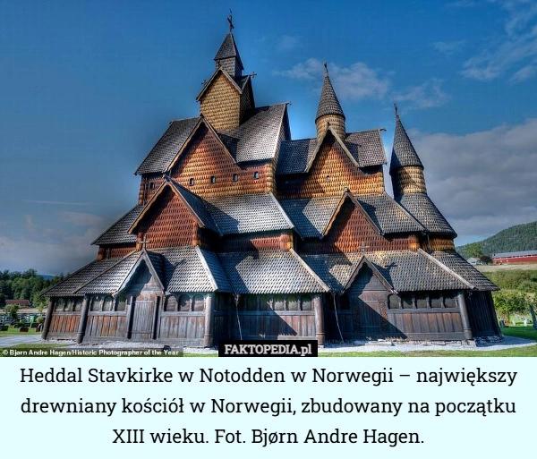 
    Heddal Stavkirke w Notodden w Norwegii – największy drewniany kościół w...