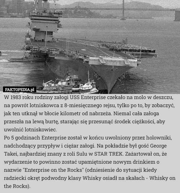 
    W 1983 roku rodziny załogi USS Enterprise czekało na molo w deszczu, na