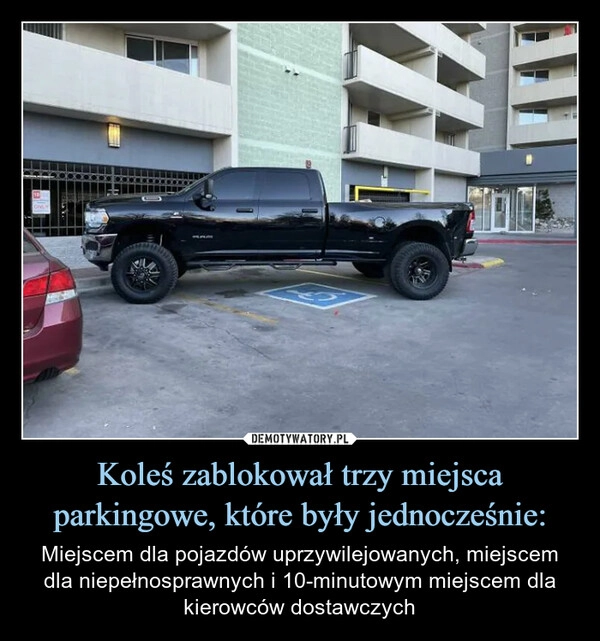 
    Koleś zablokował trzy miejsca parkingowe, które były jednocześnie: