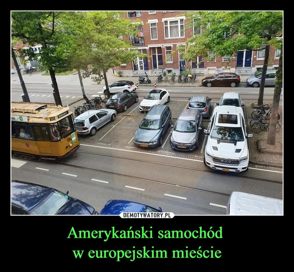 
    Amerykański samochód 
w europejskim mieście