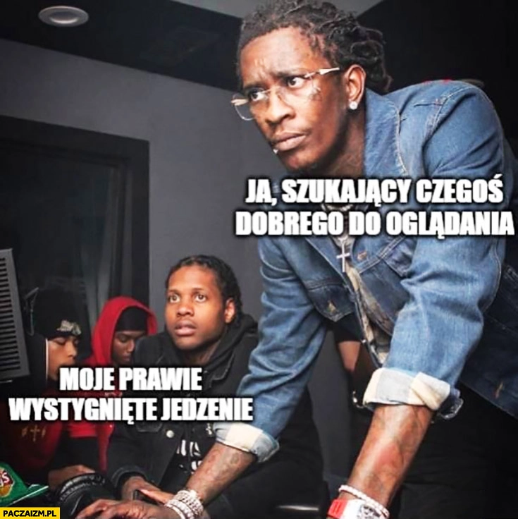 
    Ja szukający czegoś dobrego do oglądania, moje prawie wystygnięte jedzenie