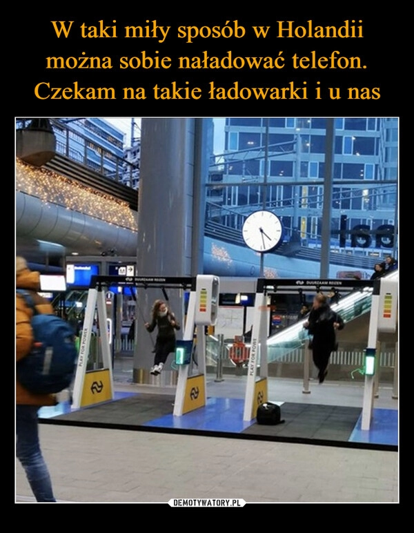 
    W taki miły sposób w Holandii można sobie naładować telefon. Czekam na takie ładowarki i u nas