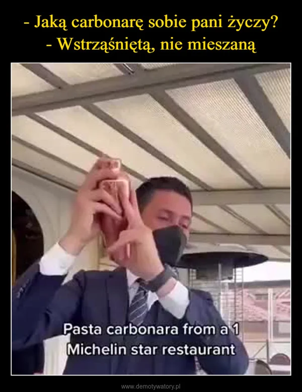 
    - Jaką carbonarę sobie pani życzy? - Wstrząśniętą, nie mieszaną