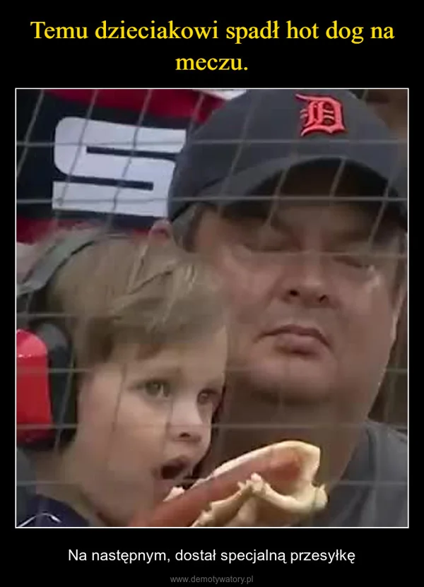 
    Temu dzieciakowi spadł hot dog na meczu.
