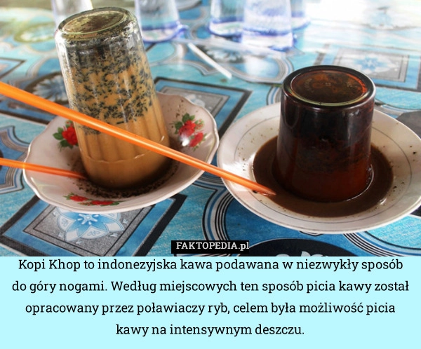 
    Kopi Khop to indonezyjska kawa podawana w niezwykły sposób do góry nogami.