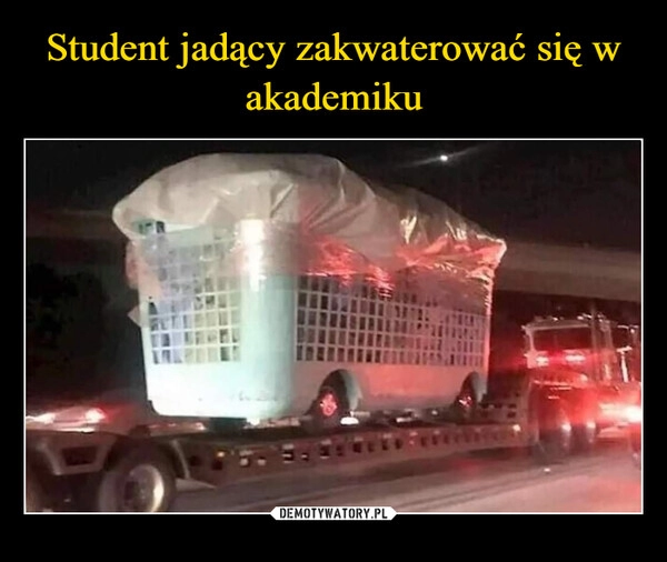 
    Student jadący zakwaterować się w akademiku