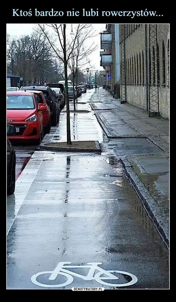
    Ktoś bardzo nie lubi rowerzystów...