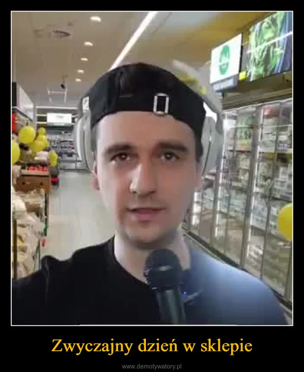 
    Zwyczajny dzień w sklepie