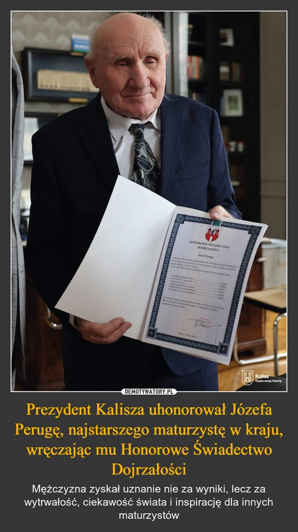 
    Prezydent Kalisza uhonorował Józefa Perugę, najstarszego maturzystę w kraju, wręczając mu Honorowe Świadectwo Dojrzałości