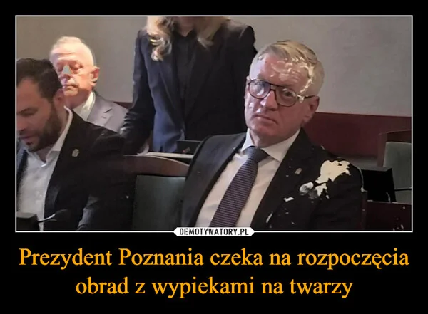 Prezydent Poznania czeka na rozpoczęcia obrad z wypiekami na twarzy