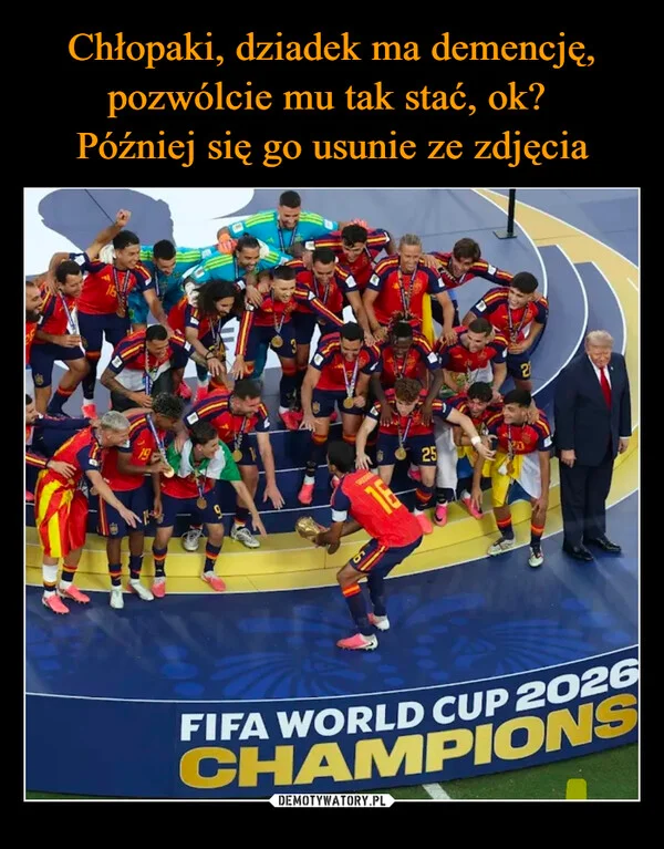 
    Chłopaki, dziadek ma demencję, pozwólcie mu tak stać, ok? Później się go usunie ze zdjęcia