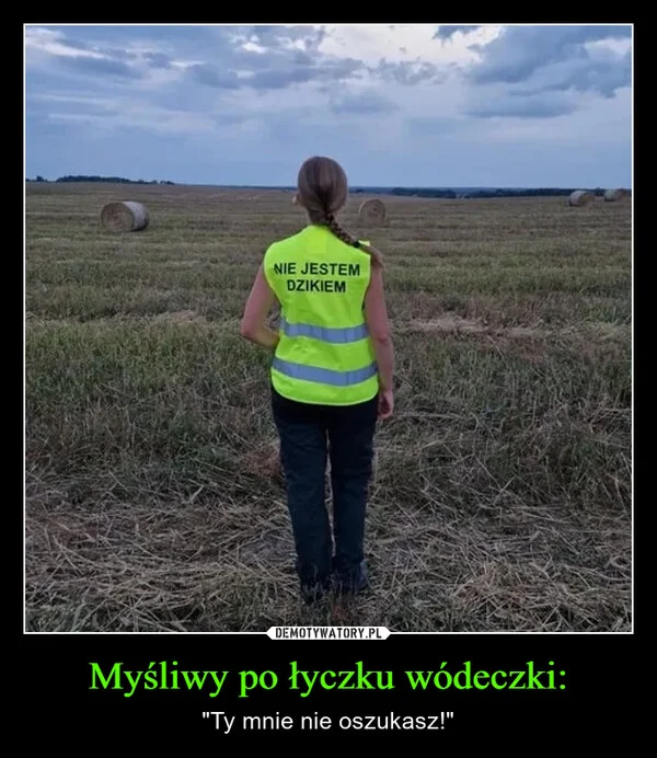 
    Myśliwy po łyczku wódeczki: